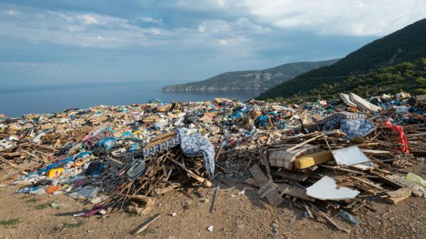 הגעתם לחוף הים והוא מלא בזבל? זו הסיבה