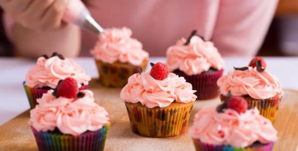 סיום מתוק: 5 קינוחים לשבת שתשמחו להכין עם הילדים