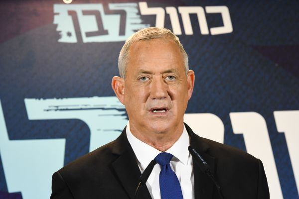 בני גנץ: "אנחנו מאבדים את אמון הציבור"