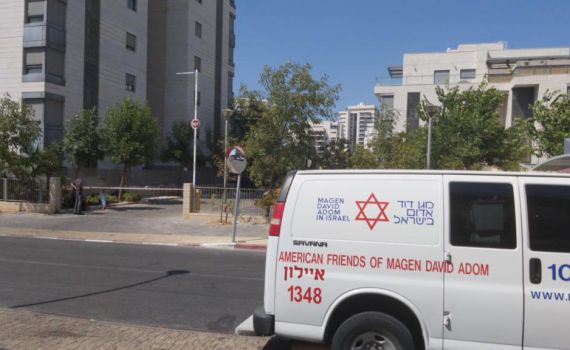 בן עשר נפל מקומה שישית: "נלחמים על חייו"