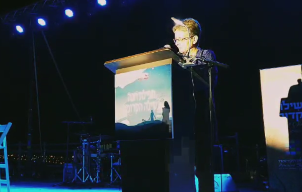 בקול שבור, לאה גולדין התפללה בשילה לשוב בנה