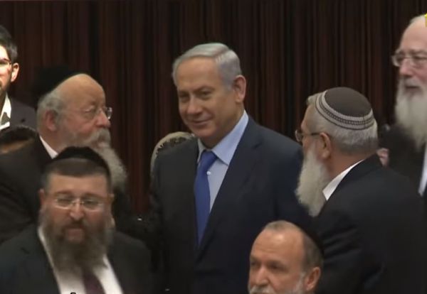 צפו: איך הפך נתניהו להיות האדמו"ר של החרדים