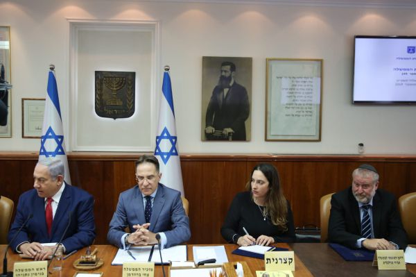 שבוע לבחירות: הליכוד דוחף את חקיקת חוק המצלמות