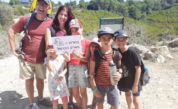 עשרות אלפים יצאו לטייל בשמורות הטבע והפארקים