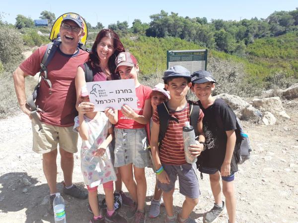 עשרות אלפים יצאו לטייל בשמורות הטבע והפארקים