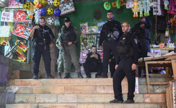 פיגוע דקירה בהר הבית: שוטרת נפצעה, מחבל נוטרל