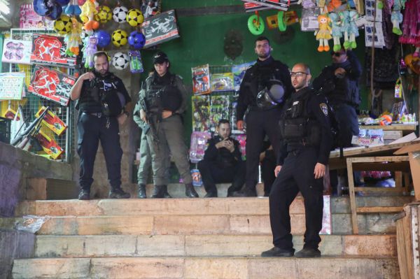 פיגוע דקירה בהר הבית: שוטרת נפצעה, מחבל נוטרל