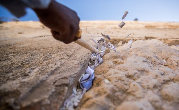 לקראת ראש השנה: מליוני הפתקים בכותל פונו לגניזה