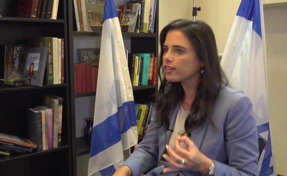 שקד על כחול לבן: "שירדו מהעץ ויפסיקו עם החרמות"