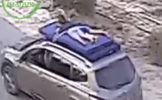 קשר את ילדיו על הגג של הרכב- ונסע. צפו בתיעוד