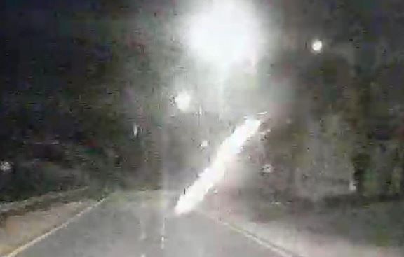 צפו: בקבוקי תבערה מושלכים לעבר רכב בשומרון