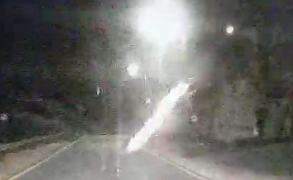 צפו: בקבוקי תבערה מושלכים לעבר רכב בשומרון