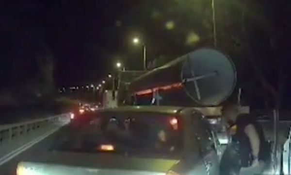 תיעוד דרמטי: פשיטה על רכב פלסטיני באמצע נסיעה