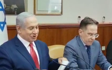 גנץ מגמגם? צפו בפדיחה של נתניהו
