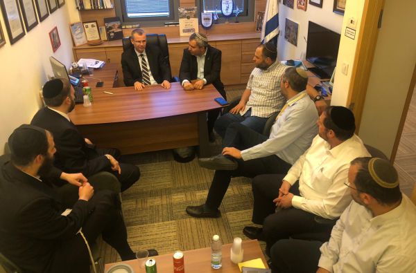 פגישת צוותי הימין: הבהרת הקווים המנחים במו"מ