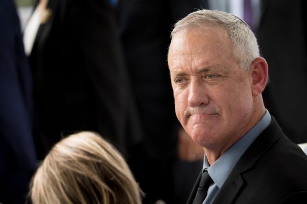 עכשיו הכל ברור: זה היועץ החשאי של בני גנץ?