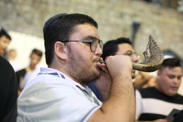 למה ראש השנה לא מגיע אחרי כיפור כשאנו טהורים?