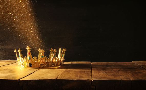 דמוקרטיה או דיקטטורה? מלכות יחידנית או שלטון העם?