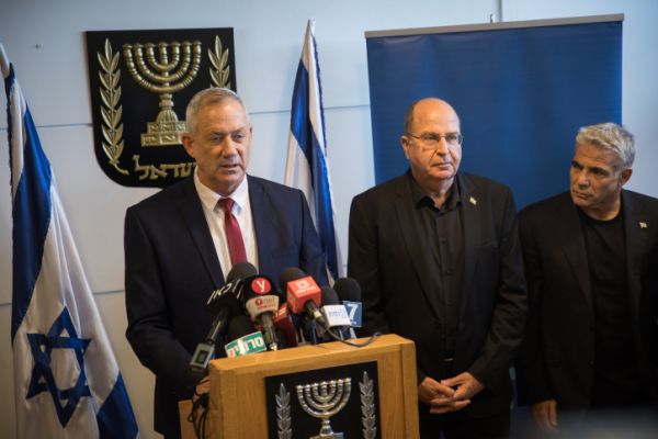 "שמחים שנתניהו אימץ  את המצע של כחול לבן"