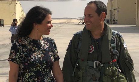 בעלה של איילת שקד יוצא לאור: "היא פוליטיקאית על"