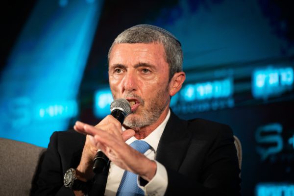 הרב רפי פרץ נגד הפרסום של כחול לבן בעלוני שבת