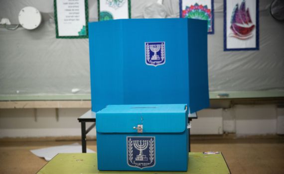 נפץ הושלך מחוץ לקלפי באבו גוש, החשוד נעצר