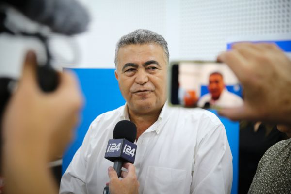 פרץ מבהיר: "לא ננהל מו"מ עם נתניהו ולא נשב איתו"