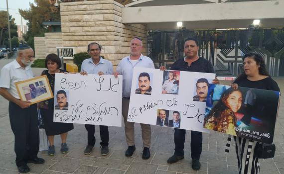 משפחות שכולות הפגינו נגד גנץ: "תתבייש לך"