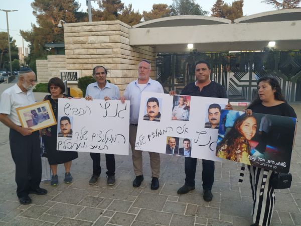 משפחות שכולות הפגינו נגד גנץ: "תתבייש לך"