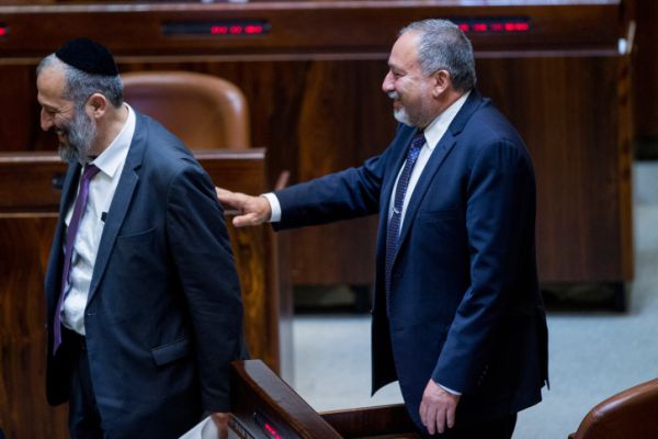 דרעי על ההתנהלות של ליברמן: "מרגיש נבגד"