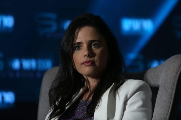 שקד לוחצת על נתניהו: שכונה יהודית ב"שוק" בחברון