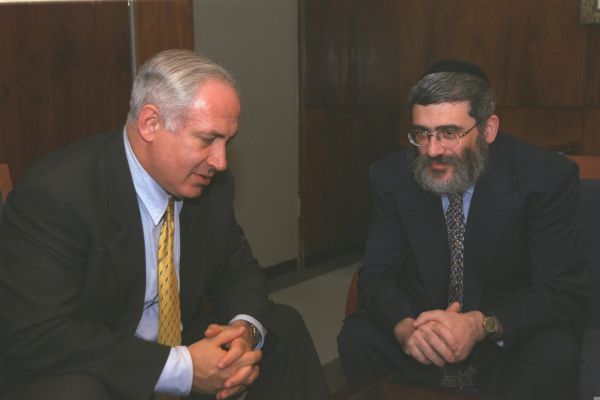 הרב שהעלה את נתניהו לשלטון עובר לתמוך בימינה