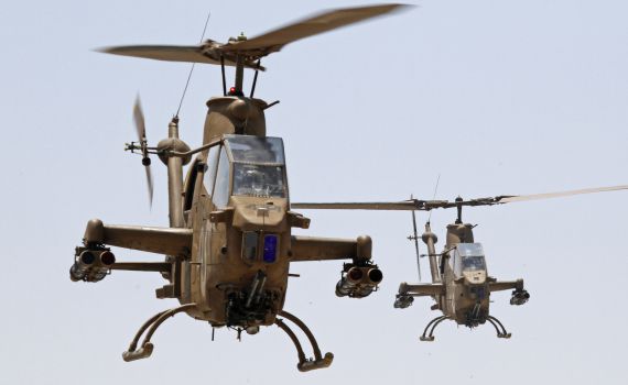 שני מסוקי קרב הוקפצו בעקבות מצנח רחיפה