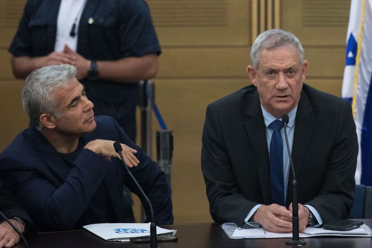 בשמאל תוקפים את אוחנה: "שר המשפטים של נתניהו"