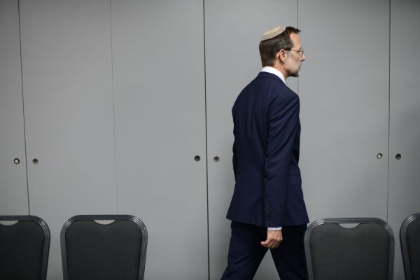 מתחת לפייגלין: 3 מבכירי זהות עברו ל'ימינה'