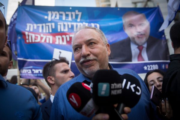 ליברמן מצהיר שיכפה ממשלה ליברלית רחבה