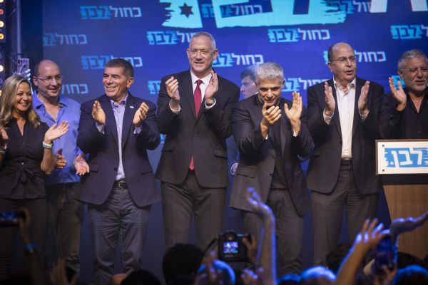 גנץ, לפיד ומרצ הודו על ההסכם: "לברך פעמיים"