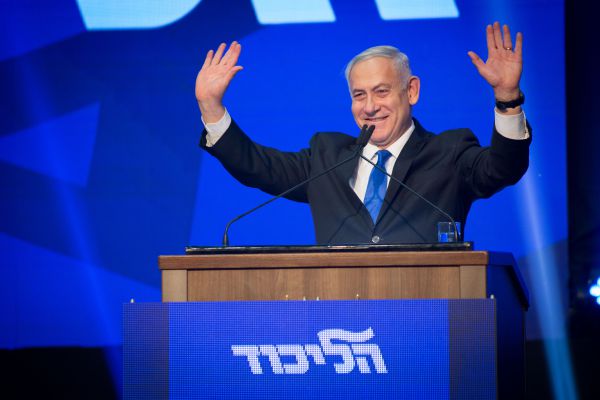 הליכוד: "גנץ סרבן סדרתי, נכנע שוב ללפיד וליברמן"