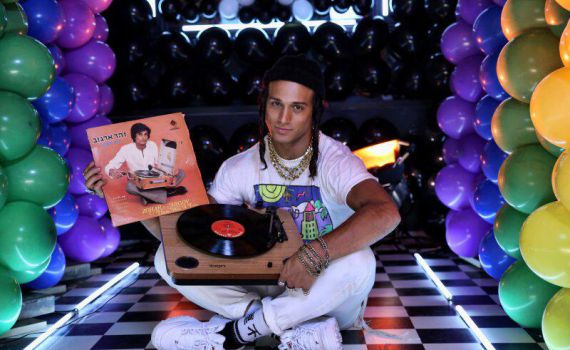 בפאות ובלונים: אסף גורן חוגג יום הולדת בשיר חדש