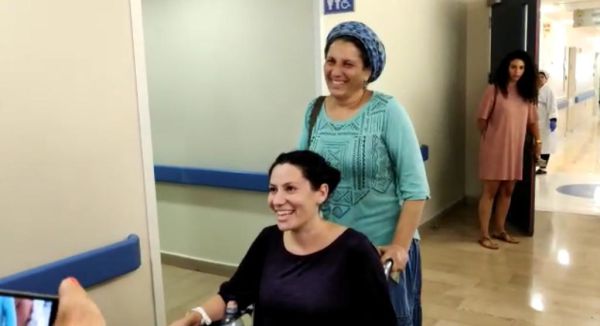 "מלאת הודיה": פצועת הפיגוע מאלעזר שוחררה