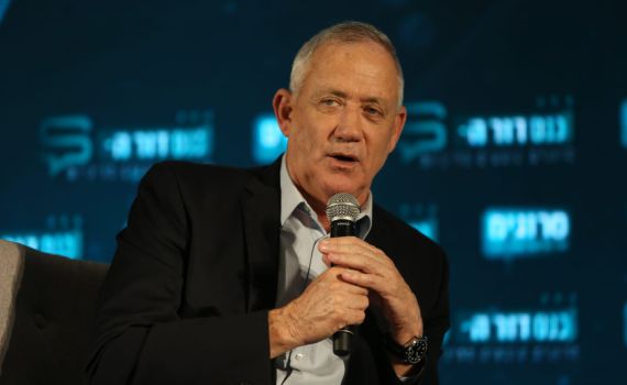 גנץ מברך את ליברמן: "הזייפן היחדי הוא נתניהו"