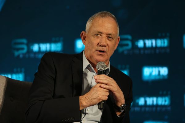 גנץ מברך את ליברמן: "הזייפן היחדי הוא נתניהו"