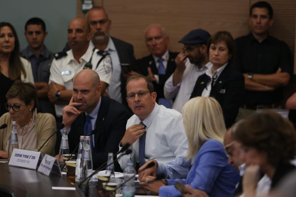 מפלה לליכוד: חוק המצלמות נפל בוועדה