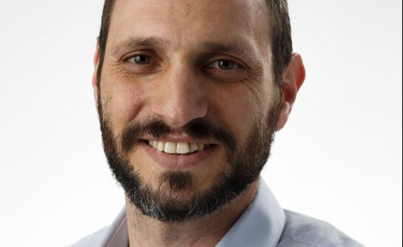 "מנצלים בחורות תמימות להחדיר אג'נדה לצבא"