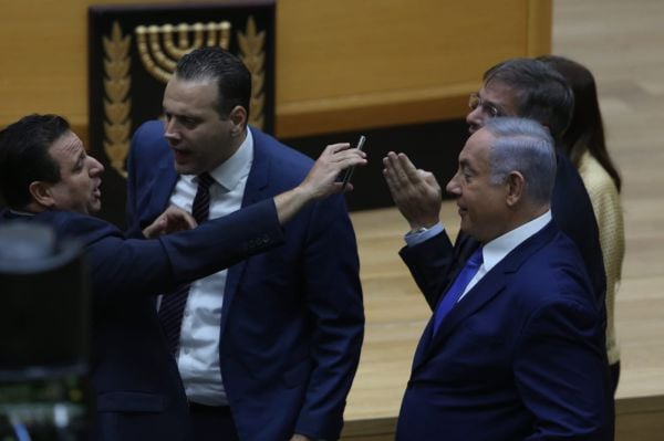 בעקבות העימות עם נתניהו: תלונה נגד איימן עודה