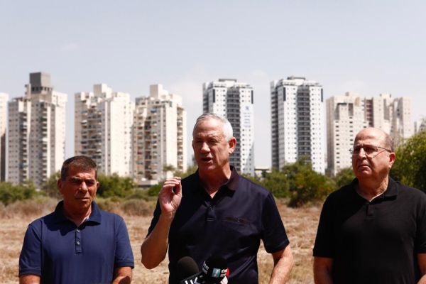 גנץ בעוטף עזה:"להעצים את מדרגות התקיפה בעזה"