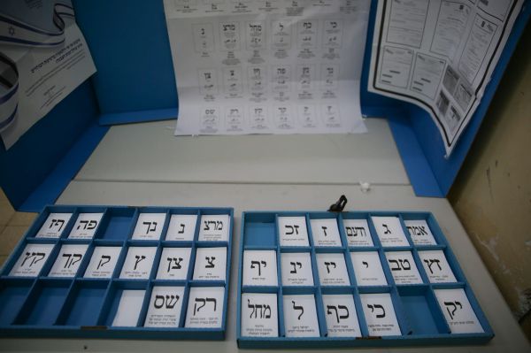 חשד לזיופים: פתקי ימינה הוחלפו בימין החדש