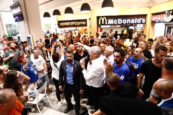 כחול לבן בשיחת חירום, גנץ בחיפה "אפשר להביא שינוי"