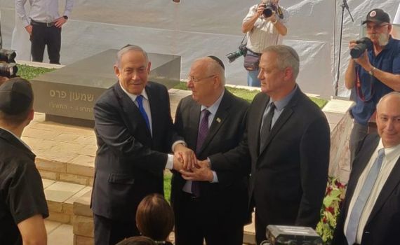 באזכרה לפרס: נתניהו לגנץ; "צו השעה ממשלת אחדות"