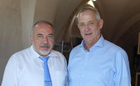 גנץ וליברמן לנתניהו: "תפסיק לבזבז את הזמן"